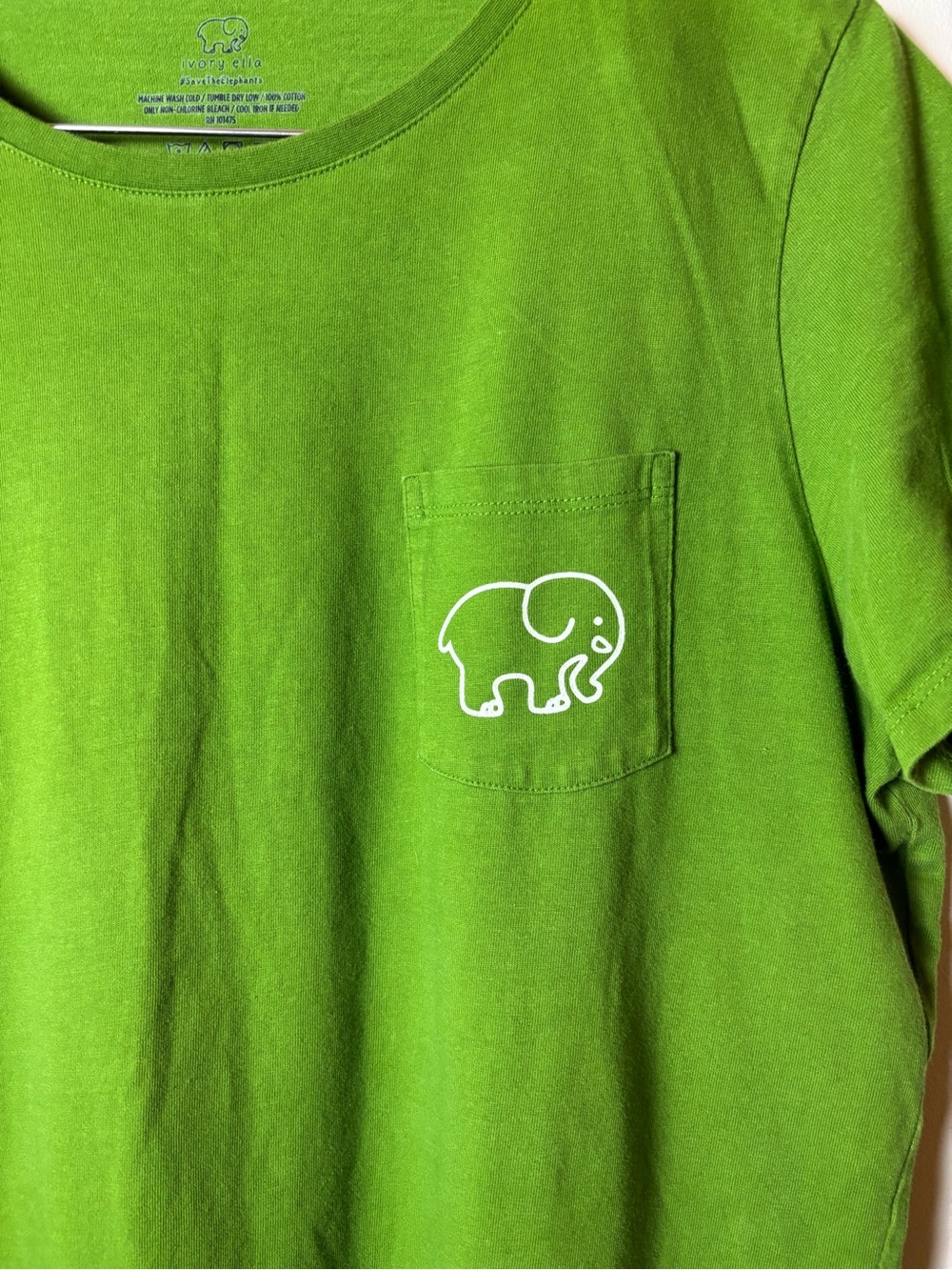 ivory ella Green Short Sleeve Tee w/Pocket Elephant Logo w/white hasma on back - Picture 2 of 5